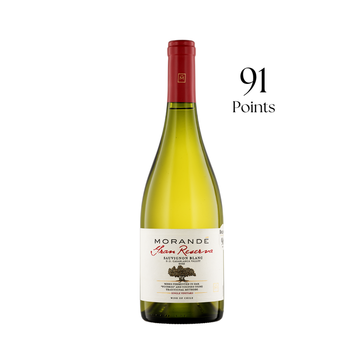 Wine bottle with a label and a red cap on a white background, featuring 'Morande' brand.